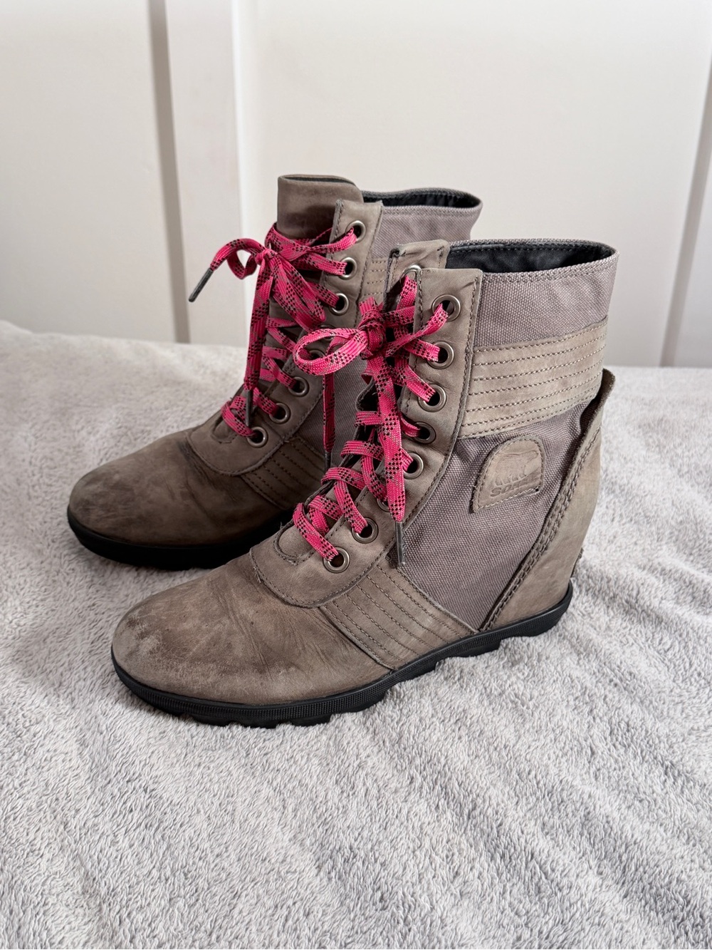 SOREL Lexie lace up Wedge Boots women’s size 9.5 taupe waterproof ankle booties